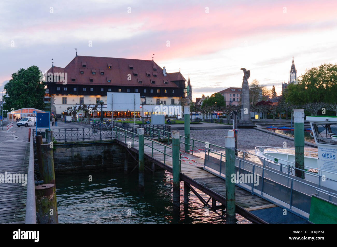 Costanza, costanza: porta con il palazzo del consiglio al tramonto, Bodensee, Lago di Costanza, Baden-Württemberg, Germania Foto Stock