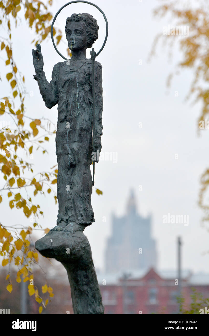 Statue del Giardino degli eroi caduti a Mosca, Russia Foto Stock