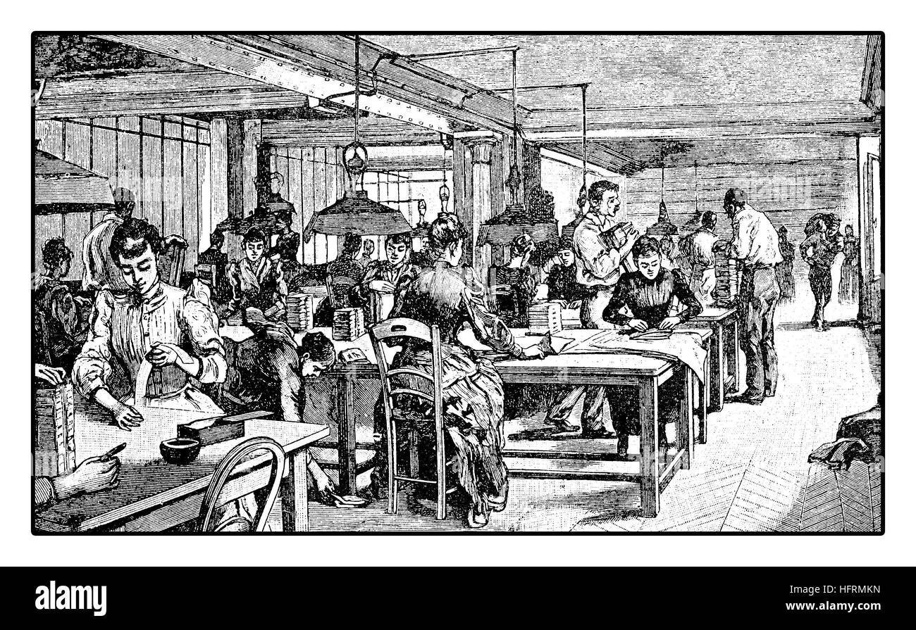 Le donne che lavorano nella spedizione e consegna ufficio di un giornale Foto Stock