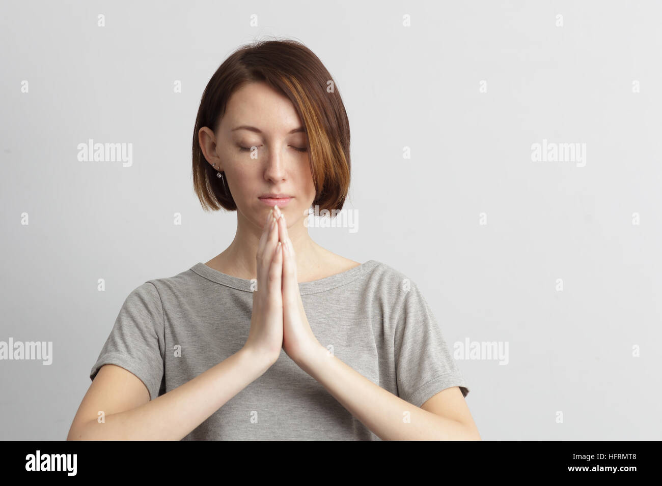 Meditare o fare un desiderio, cercando di mantenere la calma. Foto Stock