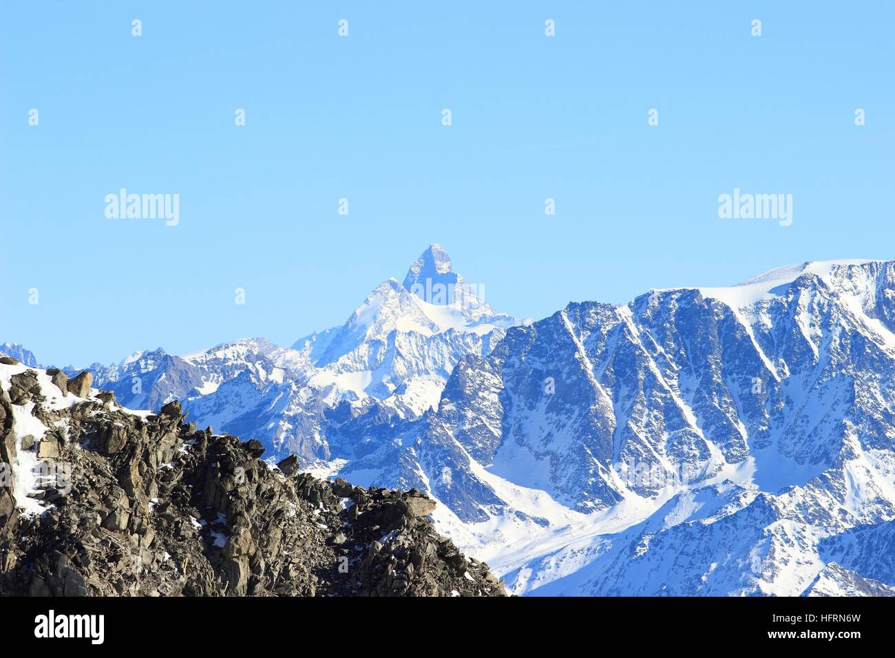 Matterhorn peak coperto con Alpi innevate Foto Stock