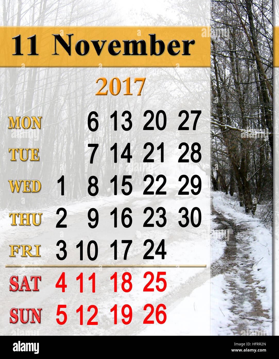 Calendario per il mese di novembre 2017 con la strada forestale con pozzanghere e neve. Calendario per il prossimo mese di novembre con autunno freddo piscine Foto Stock