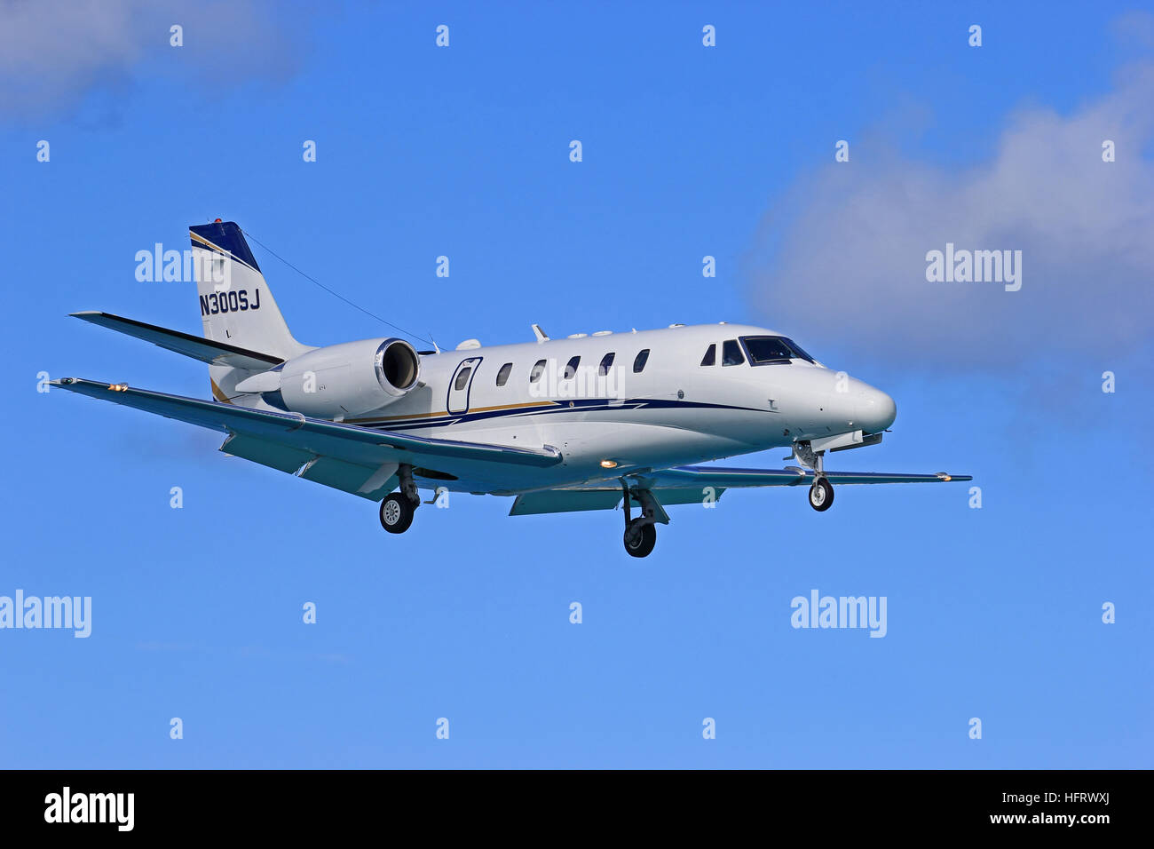 Cessna Citation Excel 560XL jet executive aereo gestito da Xcel Aviation, atterrando all'Aeroporto di Philipsburg, St Maarten Foto Stock