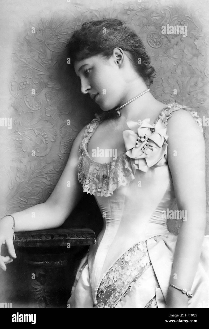 LILLIE LANGTRY (1853-1929) inglese attrice e celebrità sociale in un 1885 ritratto da William Downey Foto Stock