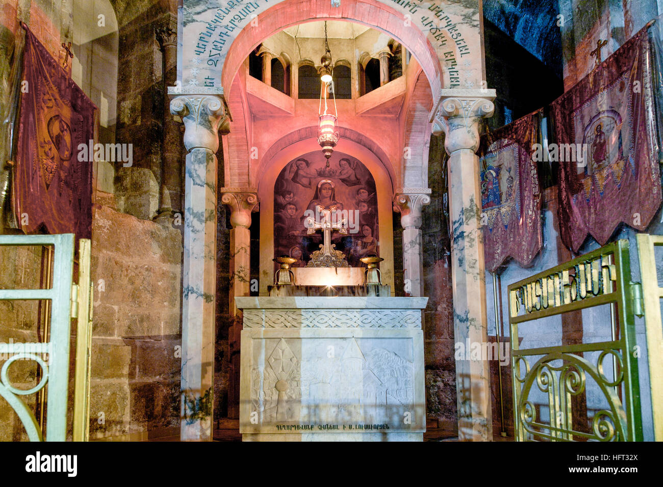 Un altare nella Cappella di Sant'Elena nella chiesa del Santo Sepolcro