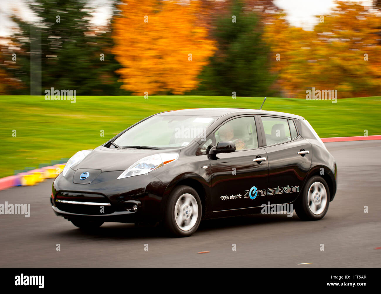 Test dei driver di guidare il 100% elettrico Nissan Leaf come prodotti di massa ve ne fa il suo esordio in America del Nord. Foto Stock