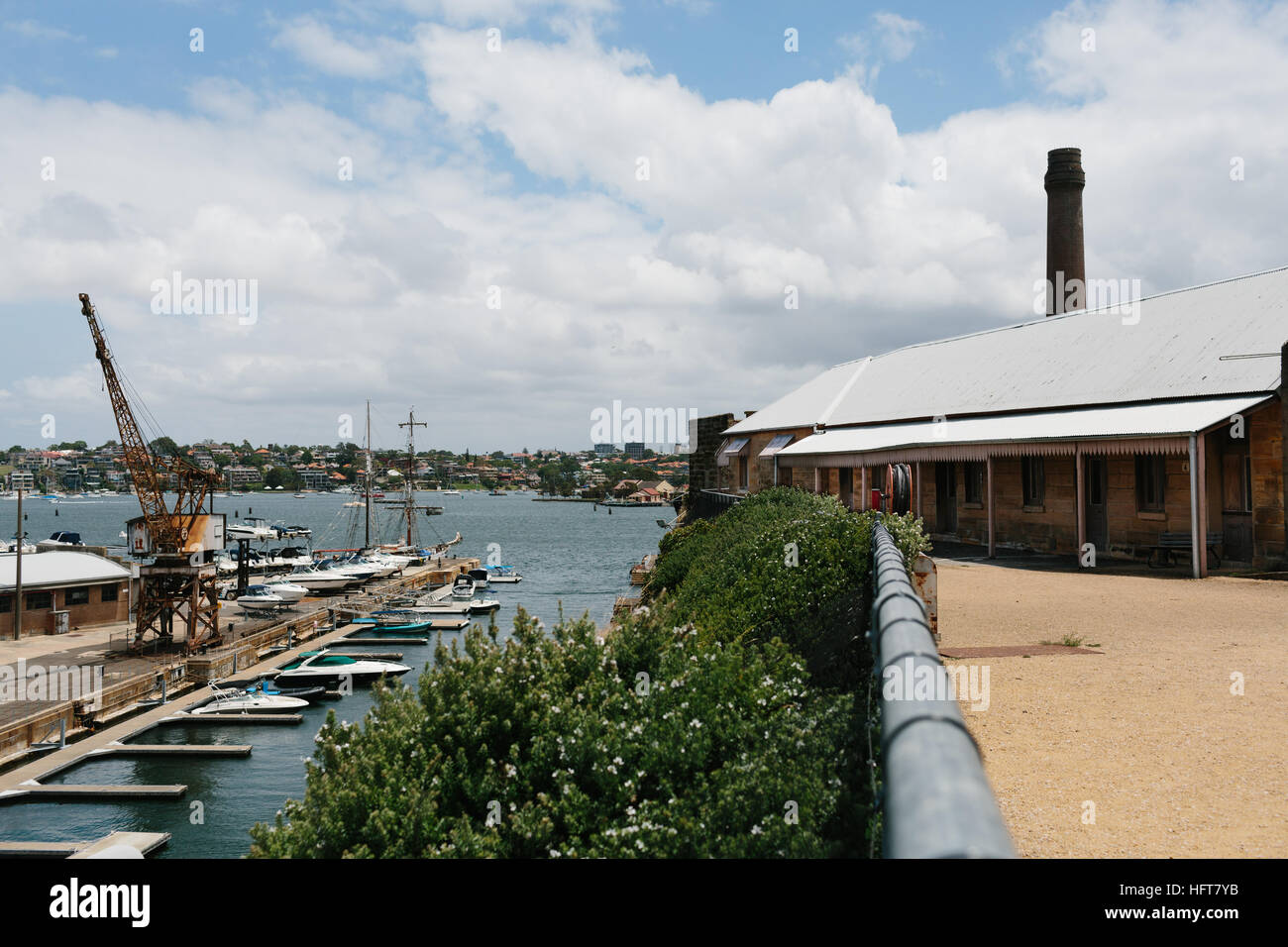 Vista dei Docks Precinct e condannare la costruzione presso la Cockatoo Island Foto Stock