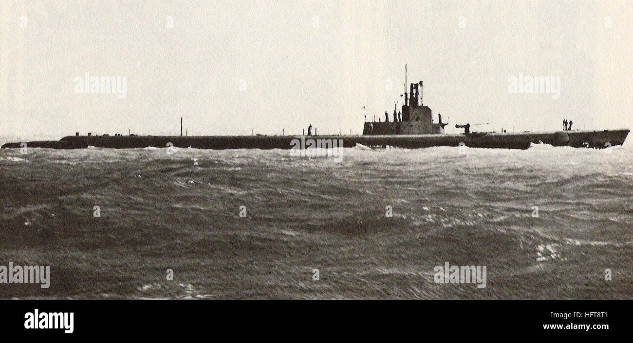 061030-N-0000X-005 File foto (sett. 30, 1943) - USS Wahoo (SS 238) prende il via per la sua settima pattuglia di guerra dopo il rifornimento a Isola Midway sett. 13, 1943. Secondo la USS Bowfin Submarine Museum & Park rappresentanti nel porto di perla, la foto è l'ultima del Gato-classe II Guerra Mondiale sommergibile. Su 11 ott. 1943, quasi un mese nella settima pattuglia, un multi-ora combinati mare e aria attentato con cariche di profondità e bombe aeree affondato dal sommergibile. Adm. Gary Roughead, commander, U.S. Flotta del Pacifico, ha dichiarato che il sommergibile affondata recentemente scoperto dai subacquei in Western Foto Stock