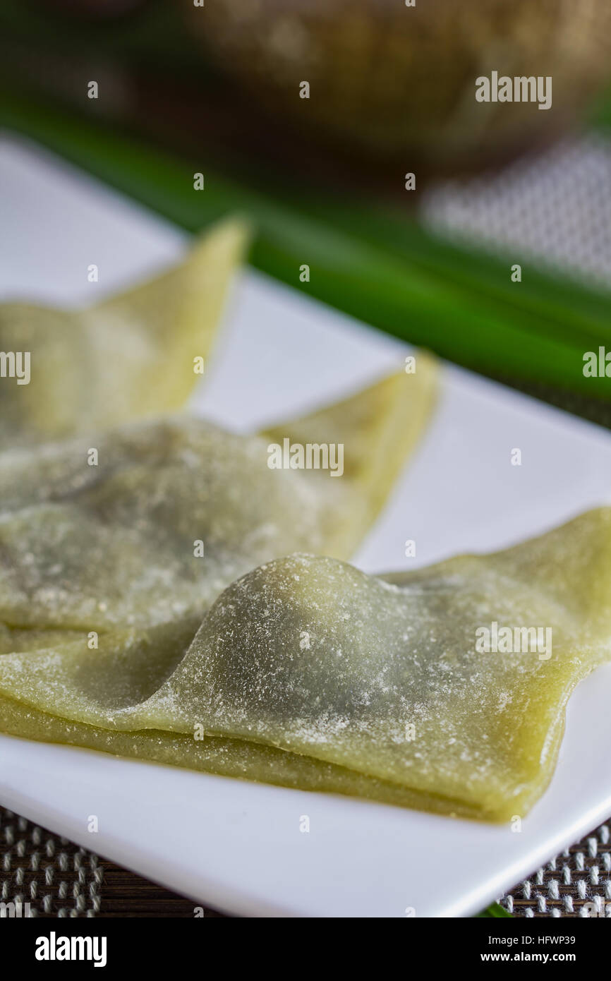 Kyoto tradizionale di fagioli rossi Matcha Mochi in forma triangolare Foto Stock