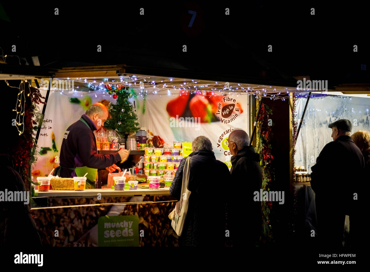 In stallo il mercato invernale presso il bagliore di Natale evento in dicembre a RHS Wisley, Surrey, Regno Unito Foto Stock