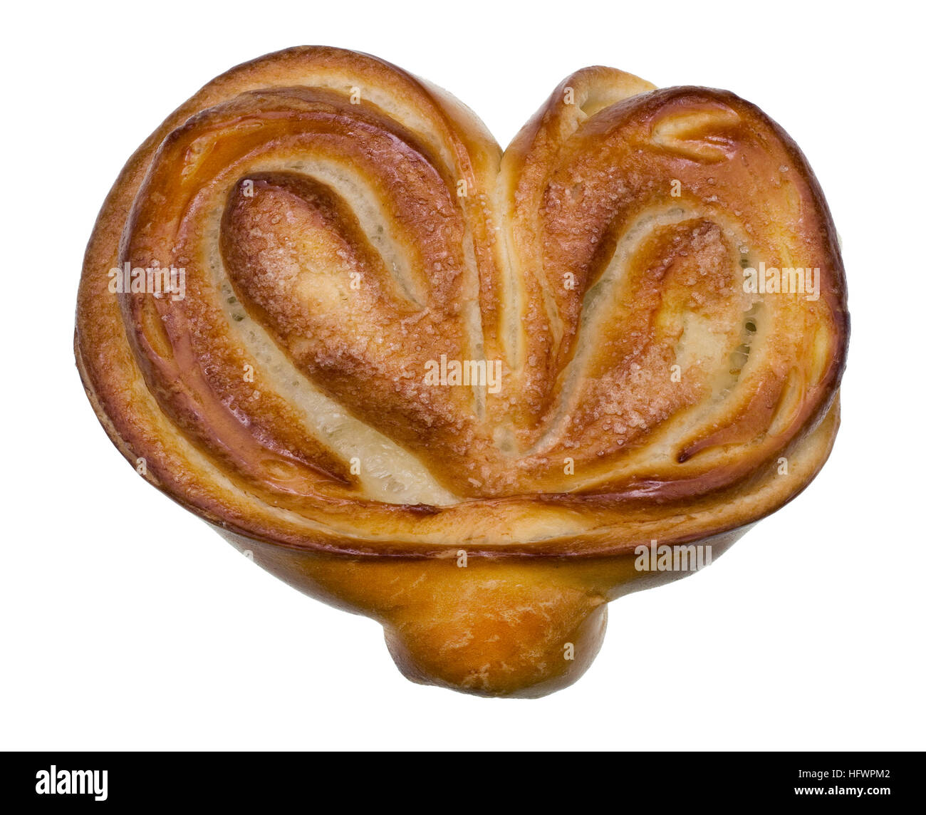 Saint Valentin il cuore viene cotta al forno di pasta sfoglia e confetti. Concetto isolato studio shot Foto Stock