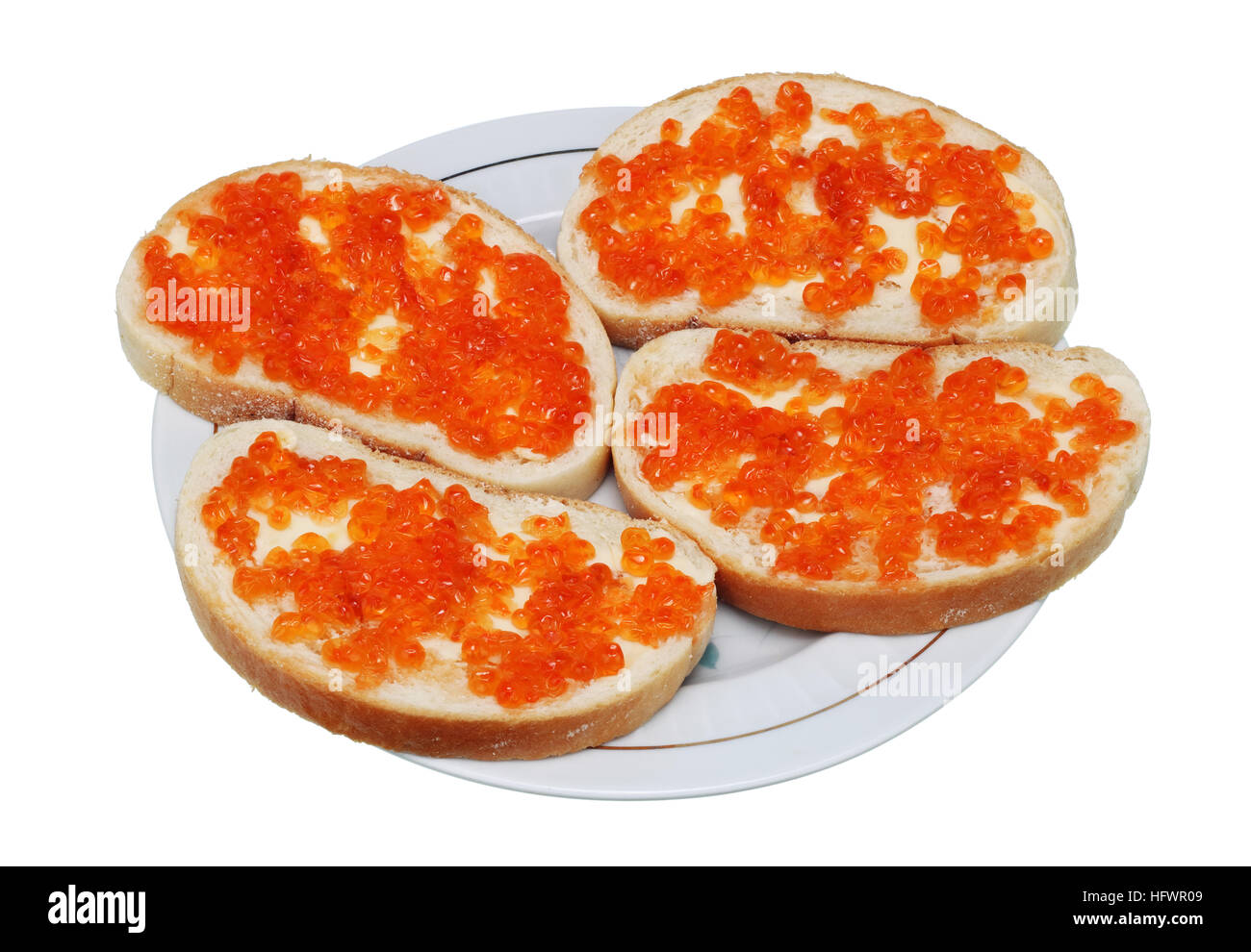 Sandwich di pane bianco, burro e caviale di salmone. Da un Nuovo Anno di tavola di una semplice famiglia media. Isolato Foto Stock
