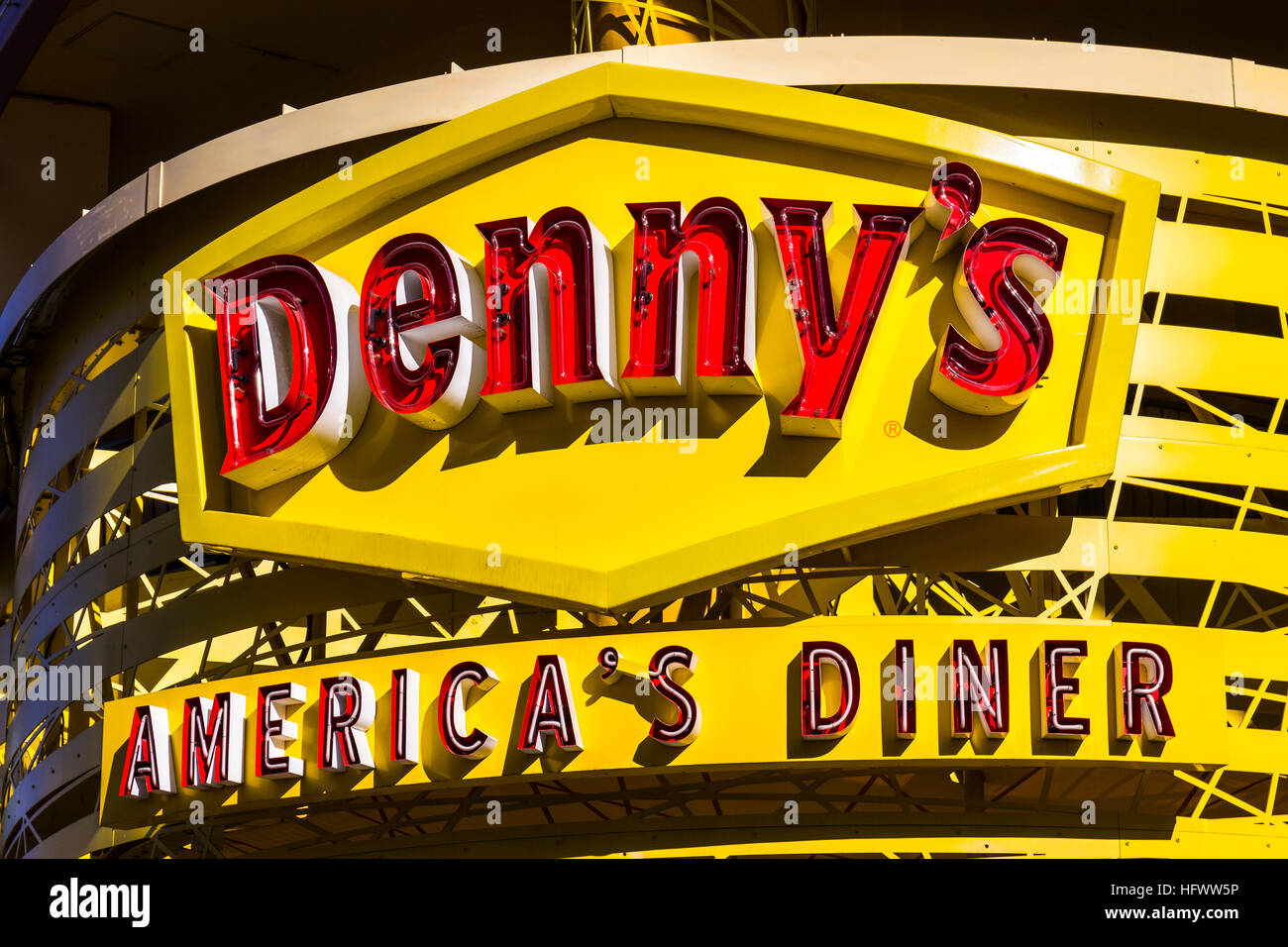 Las Vegas - Circa nel dicembre 2016: esterno di un Denny's Coffee Shop. Denny's è America's Diner III Foto Stock