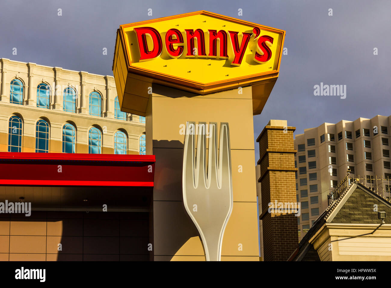 Las Vegas - Circa nel dicembre 2016: esterno di un Denny's Coffee Shop. Denny's è America's Diner IV Foto Stock