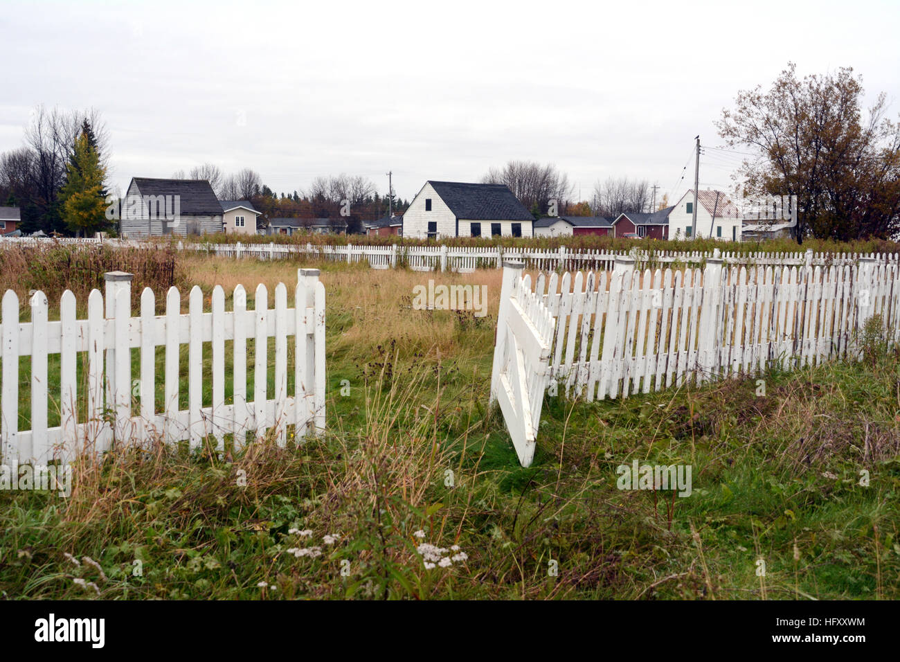 Un xix secolo Hudson's Bay Company case sul sito originale del suo primo insediamento nella fabbrica di alci, Ontario, Canada. Foto Stock