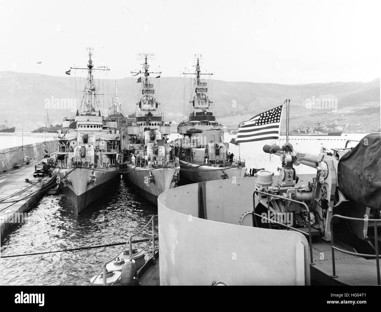 USS Biscayne (AVP-11) e USS Doran (DD-634) a Arzew nel giugno 1944 Foto Stock