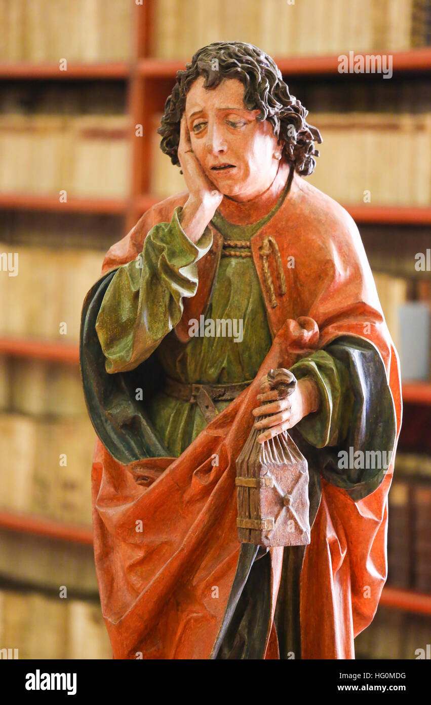 Statua di San Giovanni Evangelista nella biblioteca del Monastero di Strahov, Praga, Repubblica Ceca Foto Stock