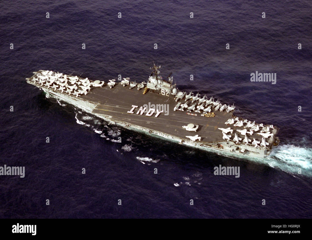 USS Indipendenza (CV-62) in corso nel 1979 Foto Stock