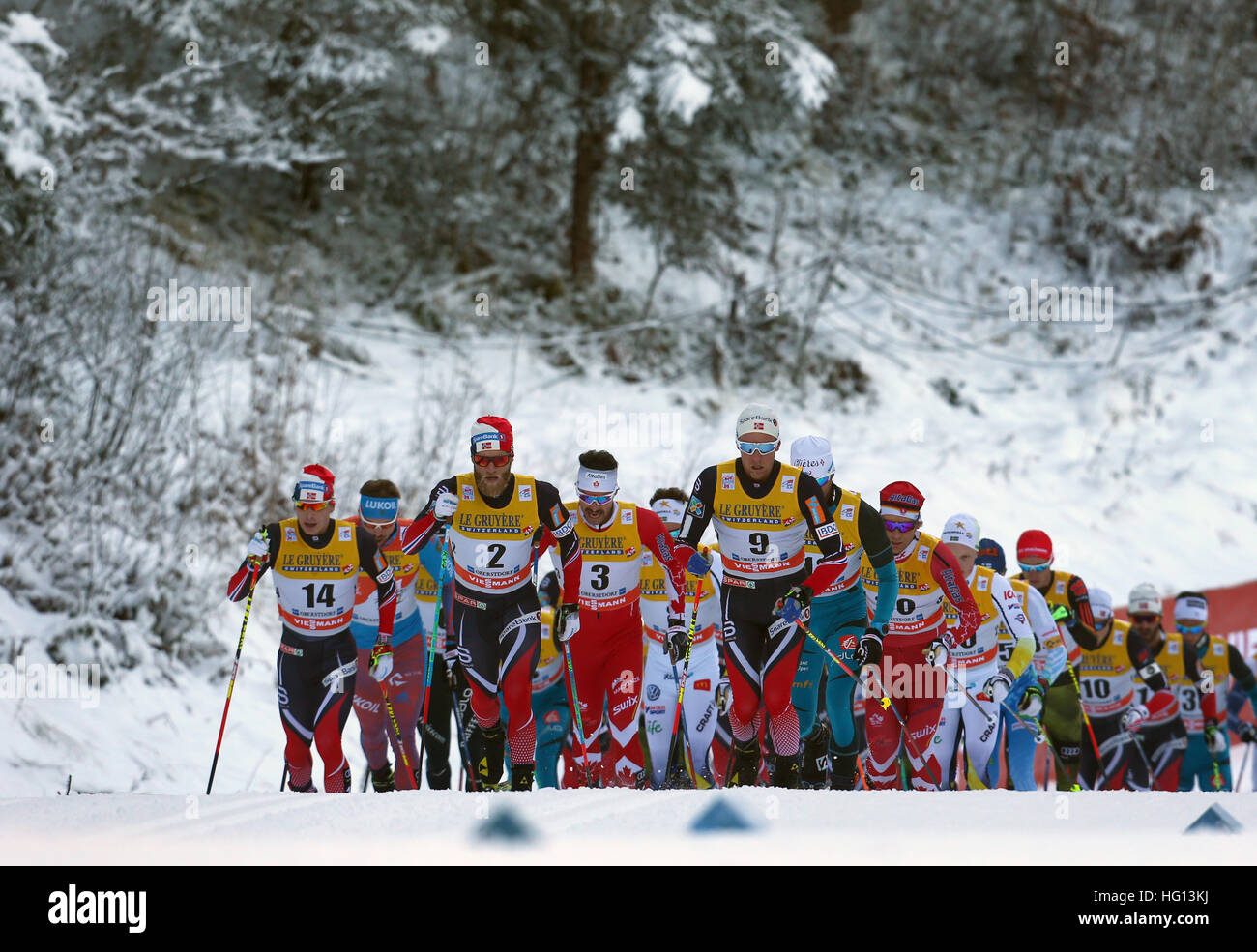 Oberstdorf, Germania. 03 gen 2017. Cross-country sciatori in azione durante la FSI Tour de Ski la concorrenza a Oberstdorf in Germania, 03 gennaio 2017. La competizione si svolge dal 03 al 04 gennaio 2017. Foto: Karl-Josef Hildenbrand/dpa/Alamy Live News Foto Stock