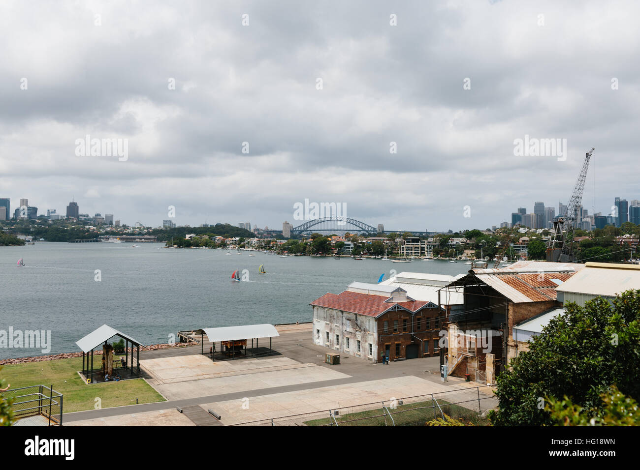 Vista del Porto di Sydney dalla residenza storica Precinct di Cockatoo Island Foto Stock