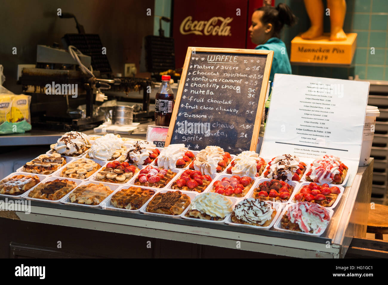 Cialde belghe con crema chantilly Cioccolato e fragole in vendita a Bruxelles, in Belgio Foto Stock