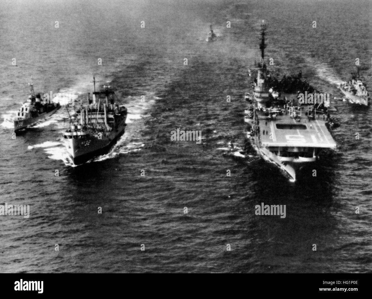 USS Randolph (CVA-15) unrep c1955 Foto Stock