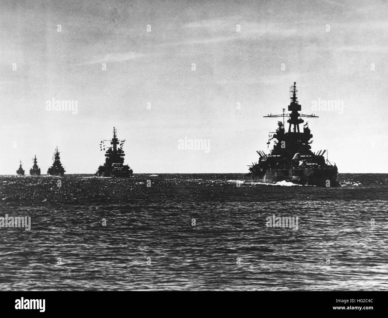 US Navy navi da guerra di entrare Lingayen Golfo nel gennaio 1945 Foto Stock