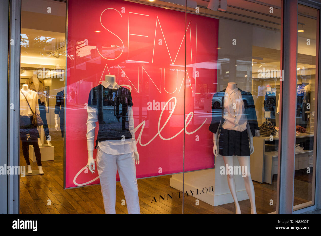 Donna negozio di abbigliamento - Harvard Square, Cambridge, Massachusetts Foto Stock