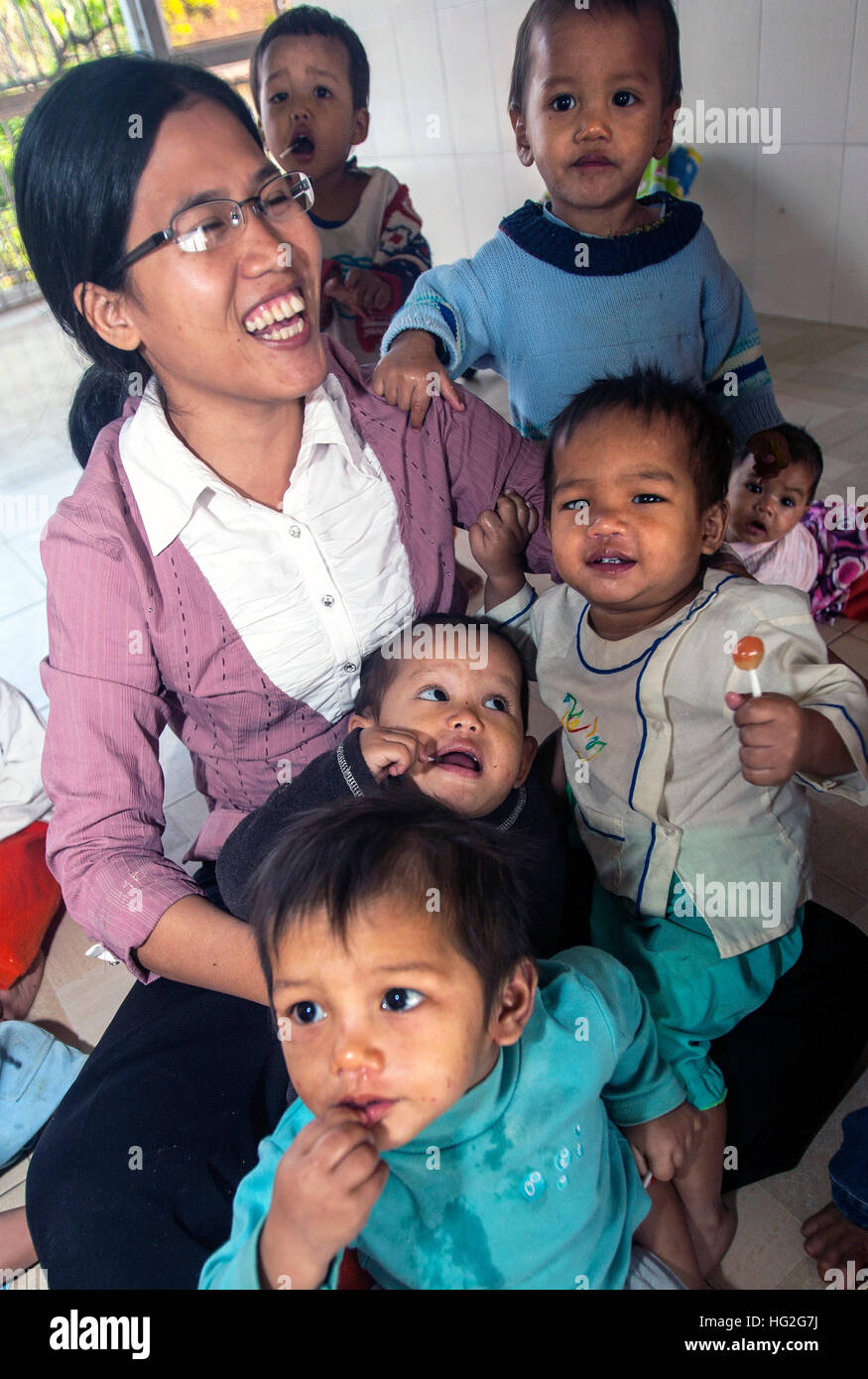 Bambini a Vinh figlio 1 orfanotrofio Kon Tum Vietnam Foto Stock