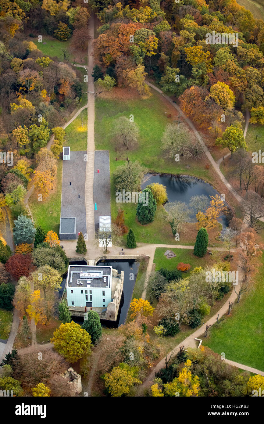 Vista aerea, cubo il parco del Castello di Weimar in autunno, KUBUS parte della situazione dell arte nel castello Weitmarer Park, Bochum Ruhr aeria, Foto Stock