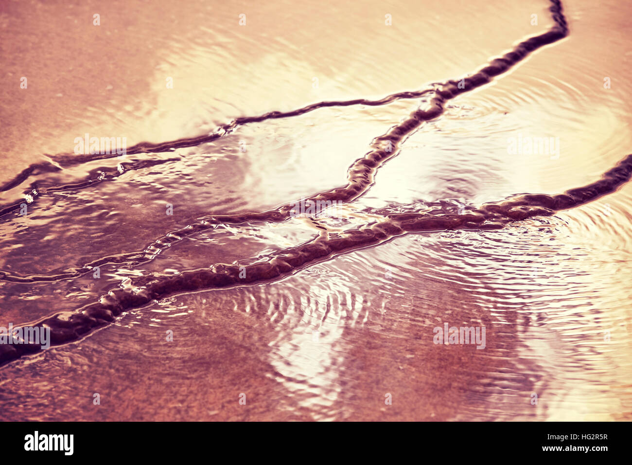 Abstract sfondo sfocato fatto di acqua di superficie, l'elaborazione del colore effetto. Foto Stock