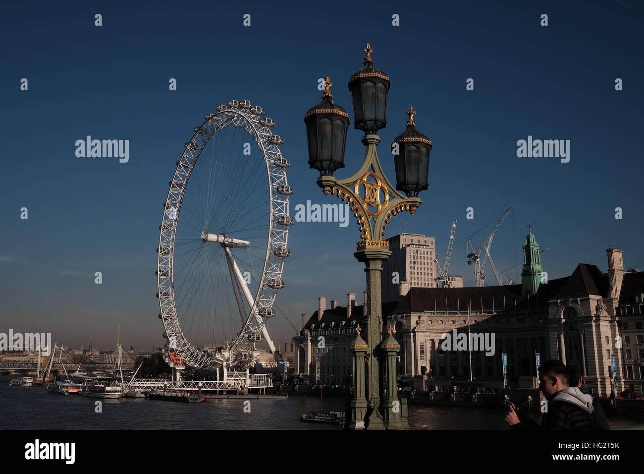 Westminster Bridge lampada di illuminazione stradale e il London eye Foto Stock