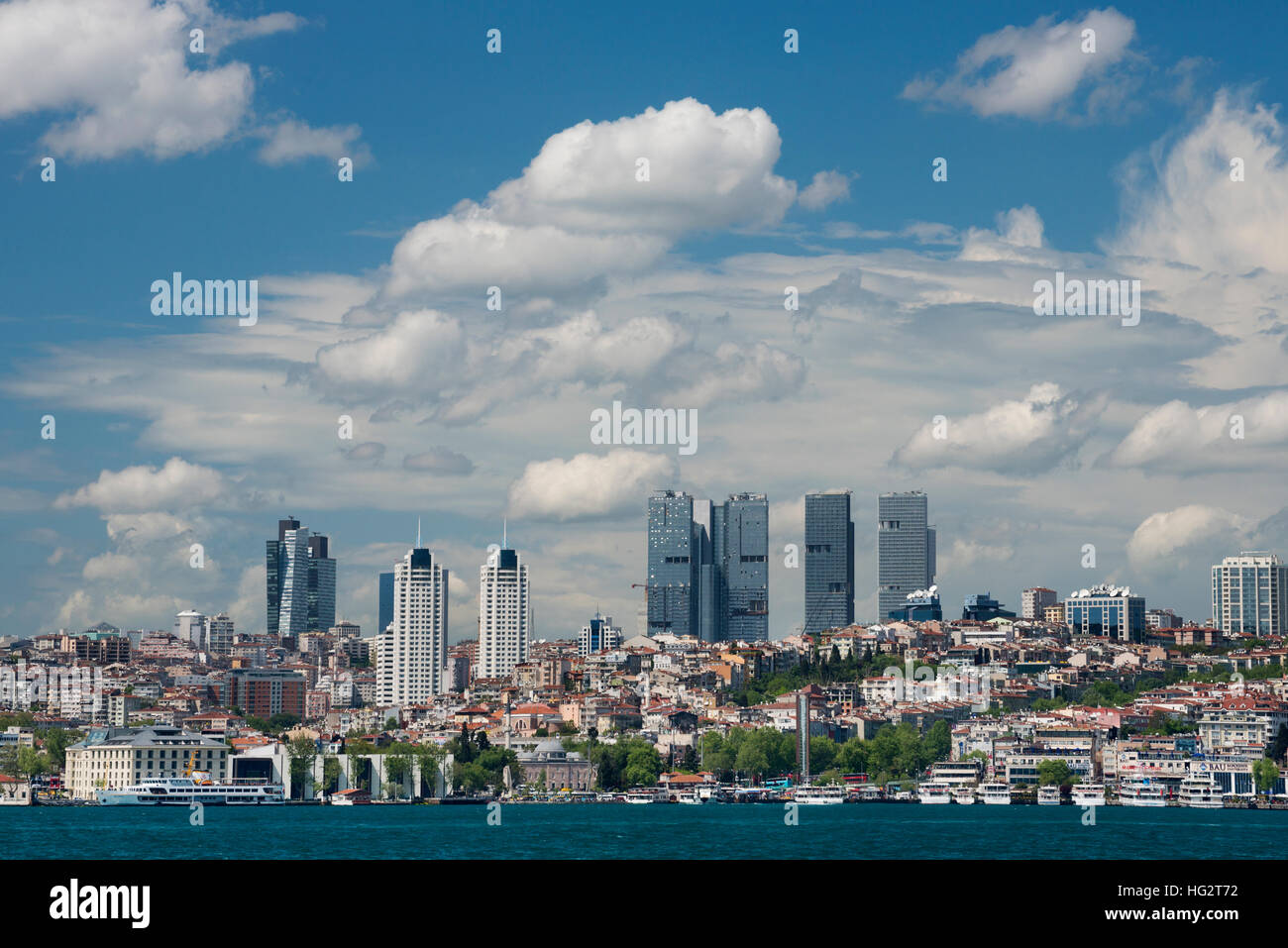 Il nuovo skyline di Istanbul, Besiktas e grattacieli, Turchia Foto Stock