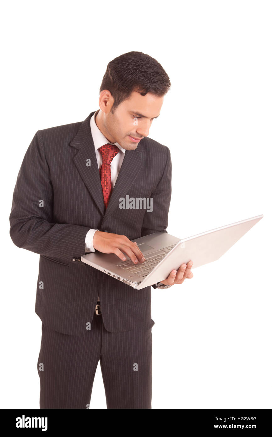 Uomo d'affari con un laptop - isolato su uno sfondo bianco Foto Stock