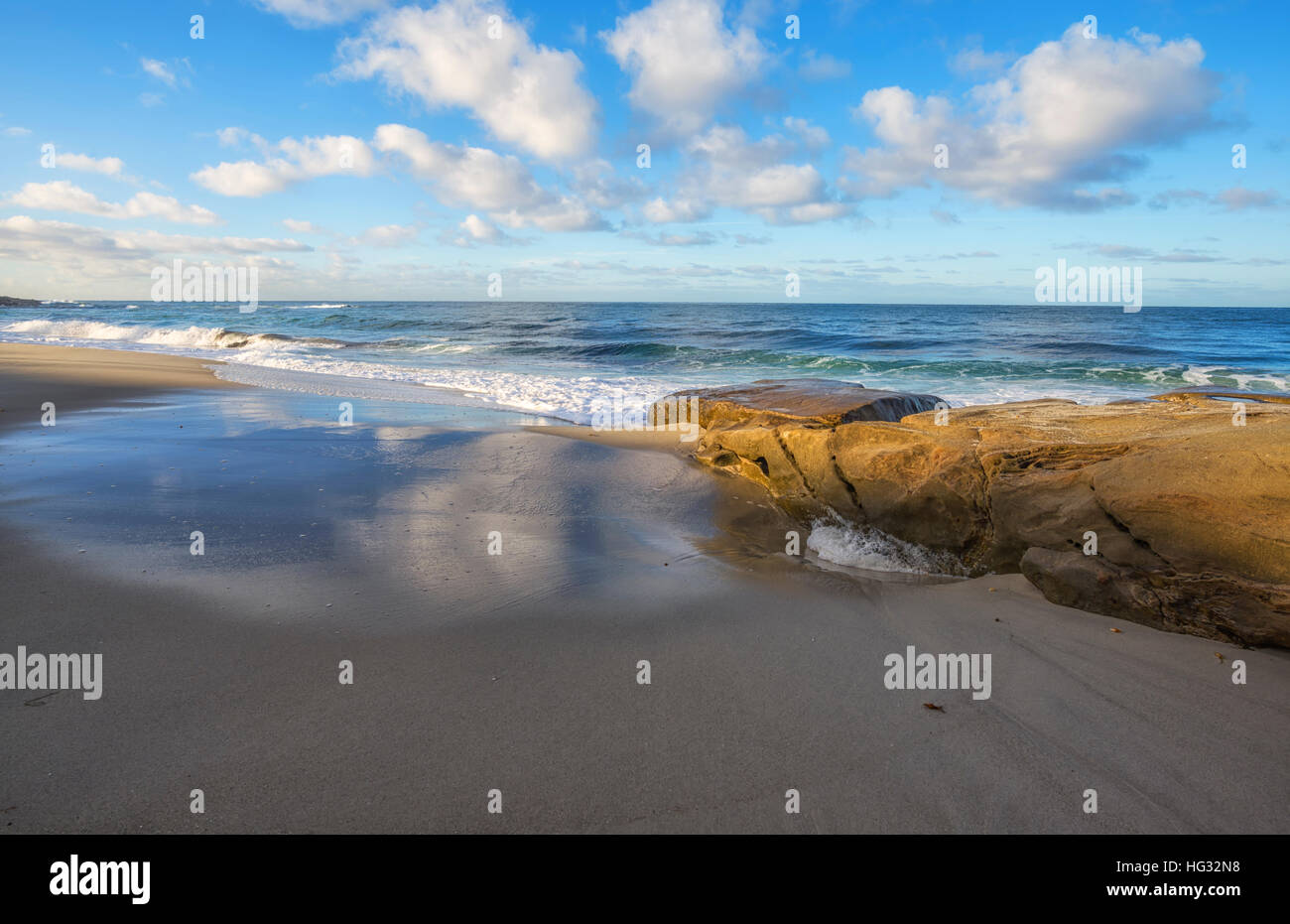 Vista oceano e zone costiere di scena a Windansea Beach. La Jolla, California, Stati Uniti d'America. Foto Stock