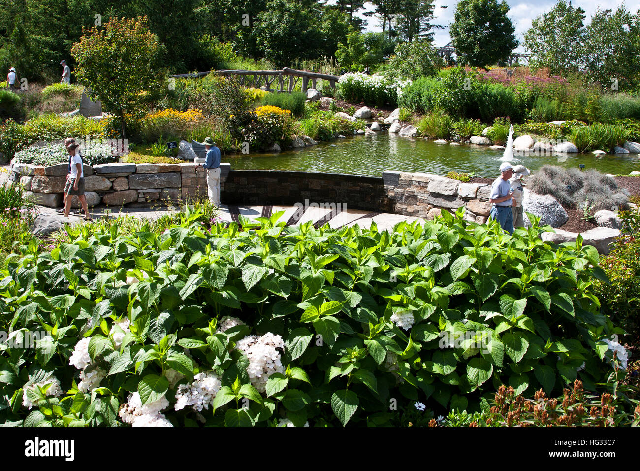 Costa del Maine giardini botanici, Boothbay, Maine, un giardino con piante e fiori del New England e la scultura Foto Stock