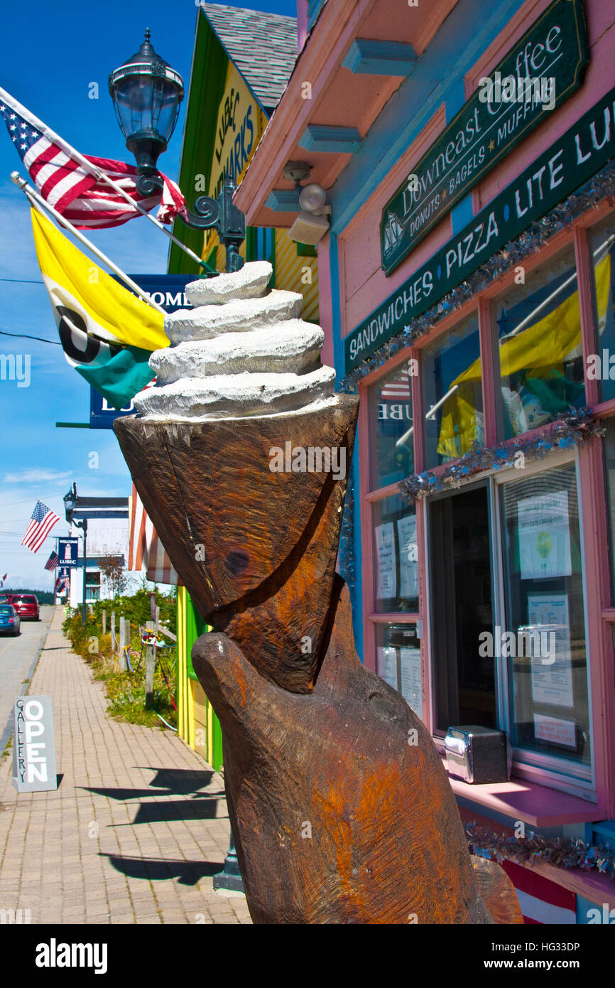 Lubec, Maine, segno in gelateria, focena con un cono gelato. Foto Stock