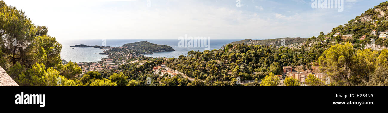 Saint-Jean-Cap-Ferrat con panorama sul mare, sulla città, colline, foreste sulla Costa Azzurra, Francia Foto Stock