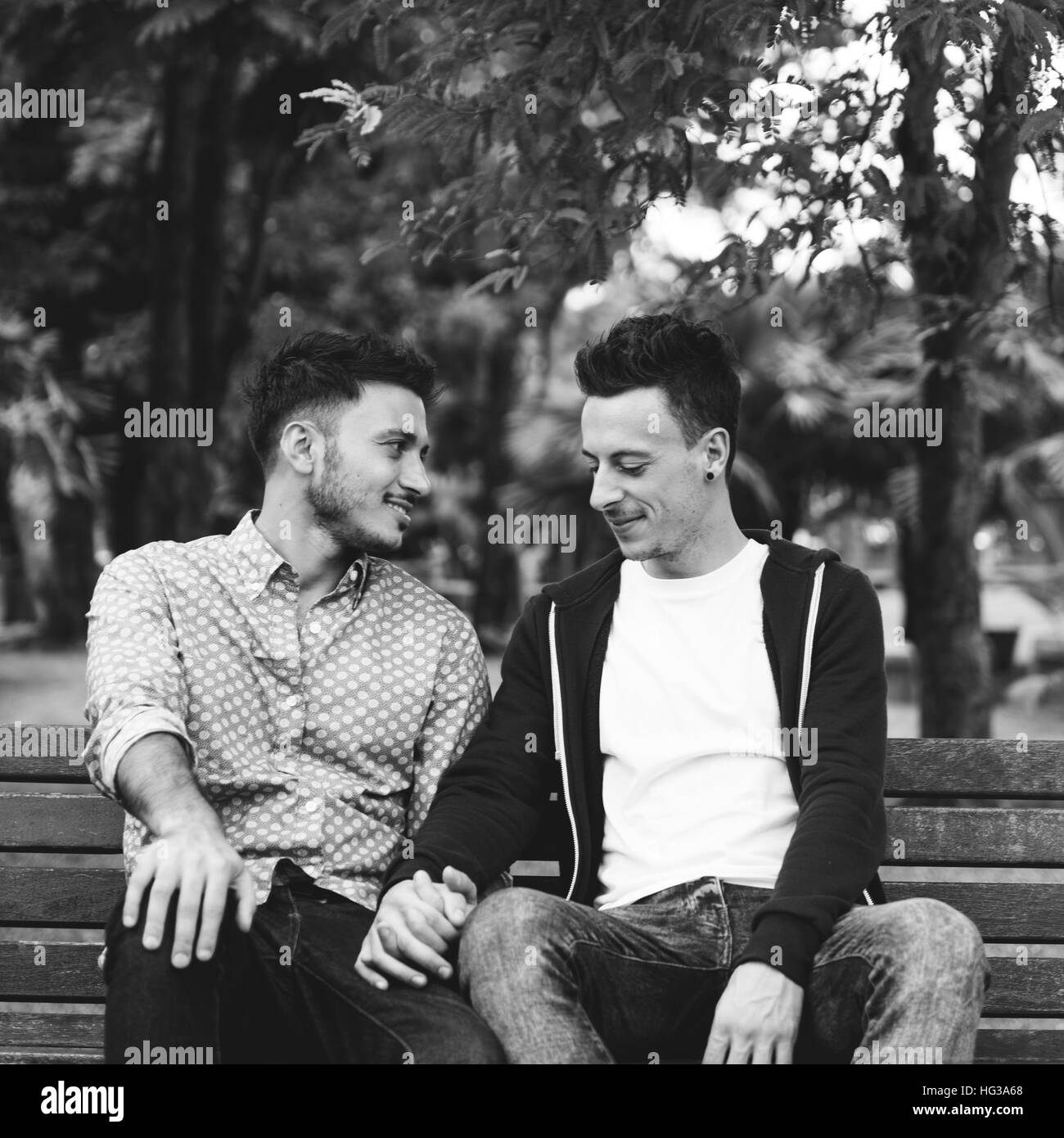 Coppia Gay Love concetto all'aperto Foto Stock