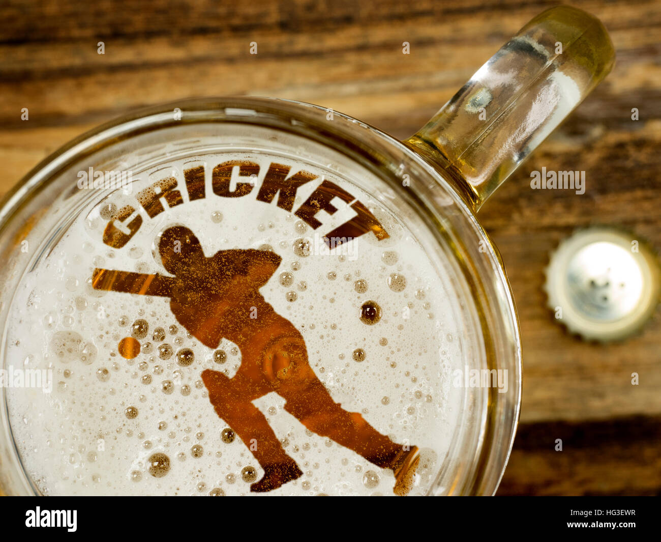 Giocatore di Cricket in schiuma della birra Foto Stock