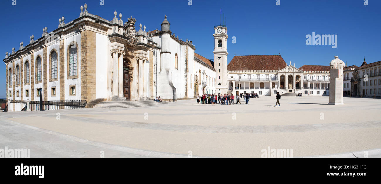 Portogallo: la piazza principale dell'Università di Coimbra, dal 1537 una delle università più antiche in funzionamento continuo in tutto il mondo Foto Stock