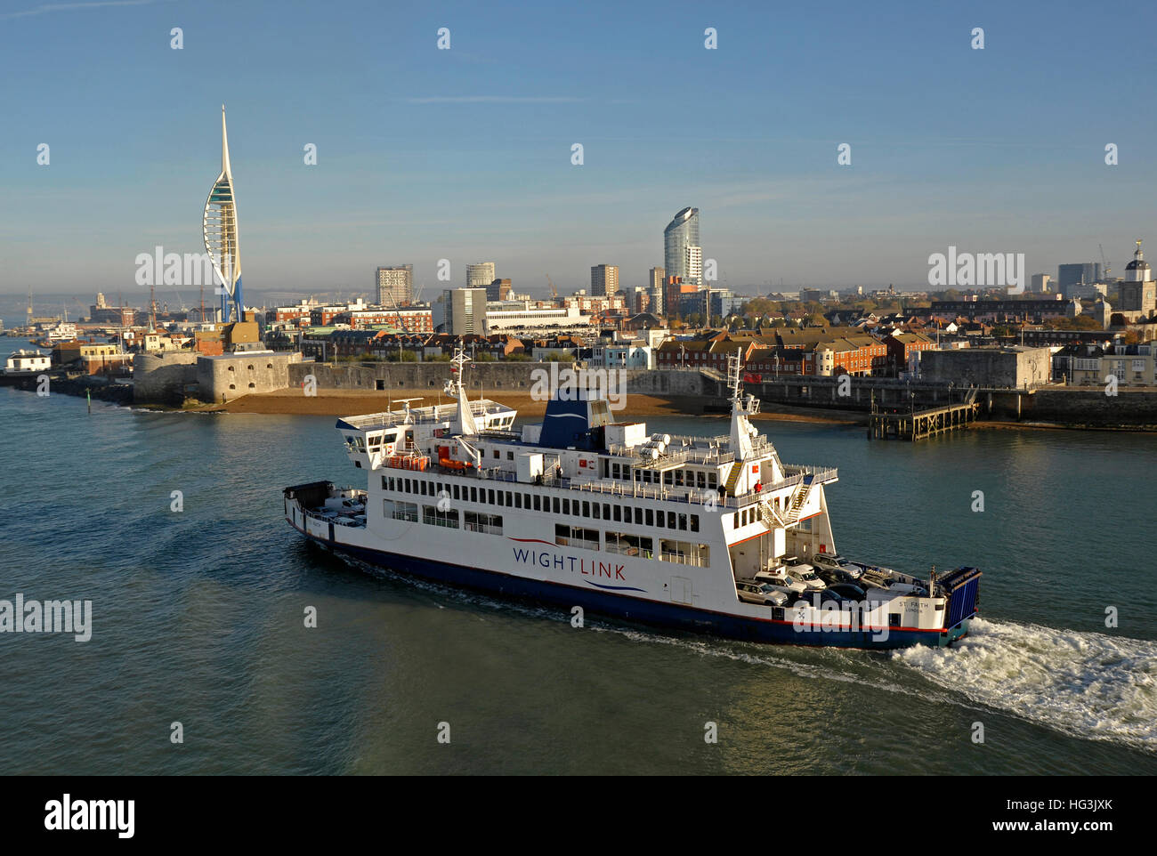 Traghetto per l'isola di Wight a Portsmouth Foto Stock
