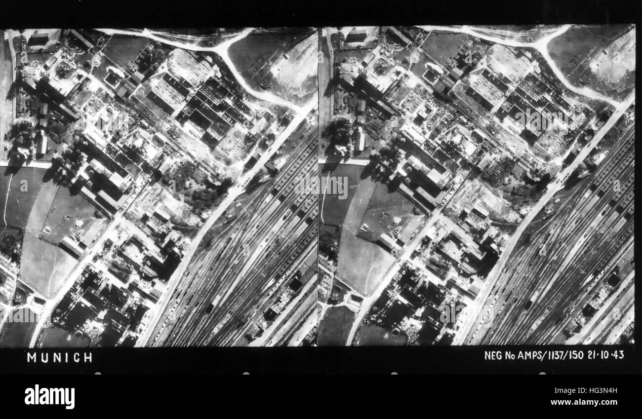 Monaco di Baviera 21 ottobre 1943. Immagini stereoscopiche da foto di ricognizione della zona intorno alla stazione ferroviaria principale. Foto Stock