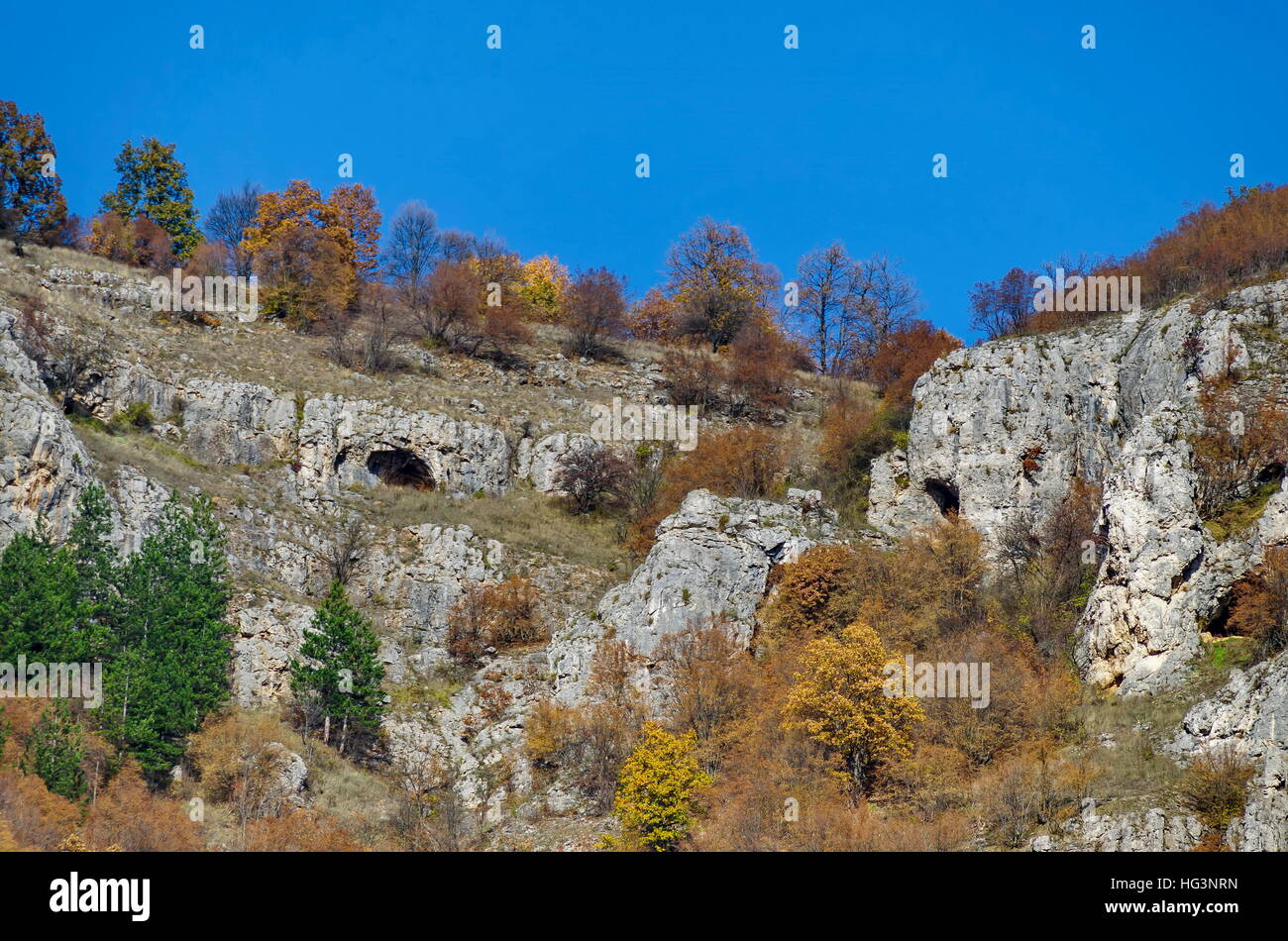 Magnifica Lakatnik rocce in piena altezza, Iskar river contaminano, provincia di Sofia, Bulgaria Foto Stock