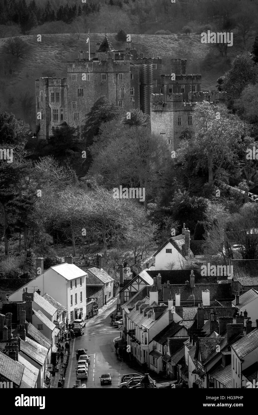 Il Castello di Dunster non prese sulla terra nt Foto Stock