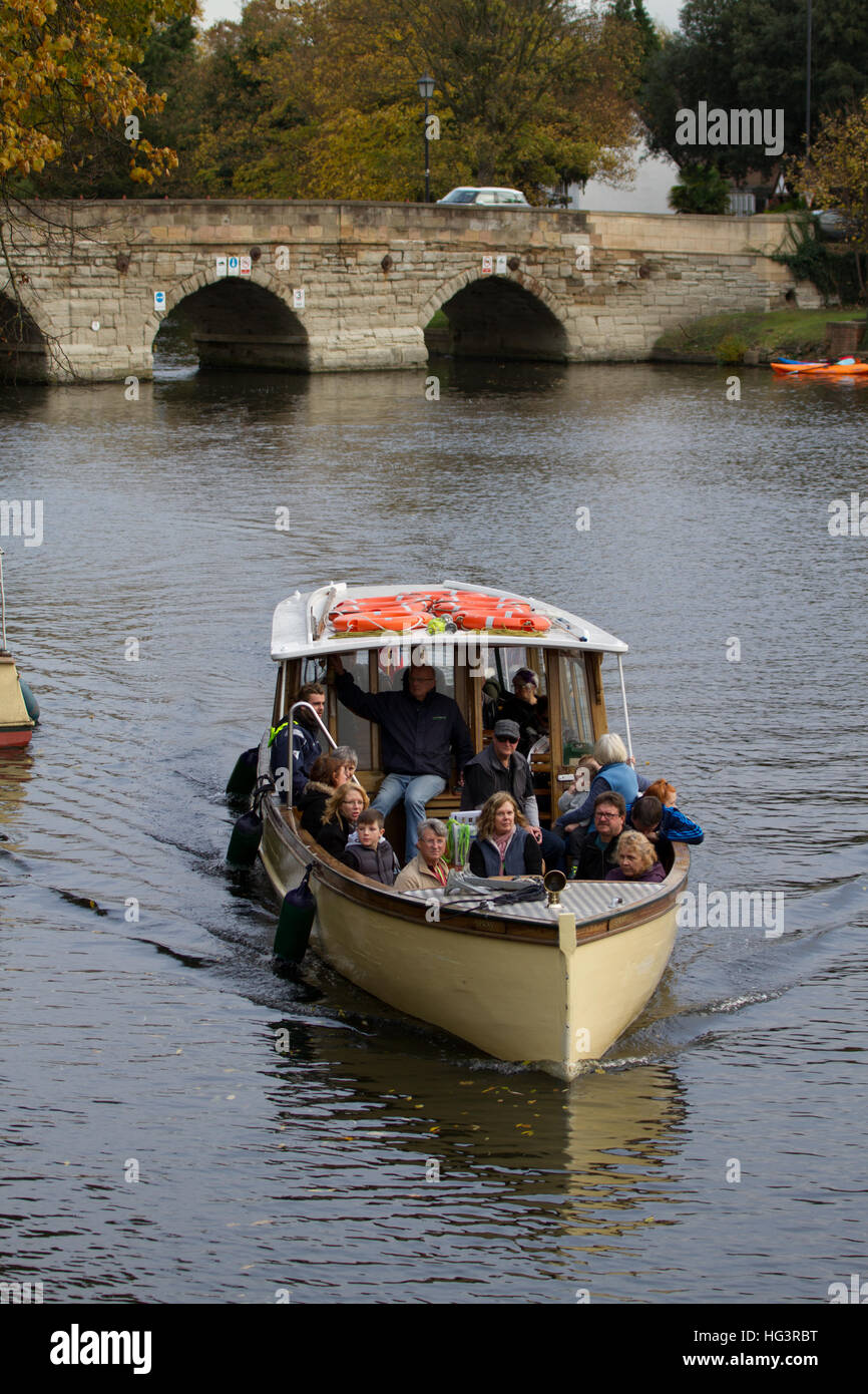 Imbarcazioni da diporto sul fiume Avon a Stratford Foto Stock