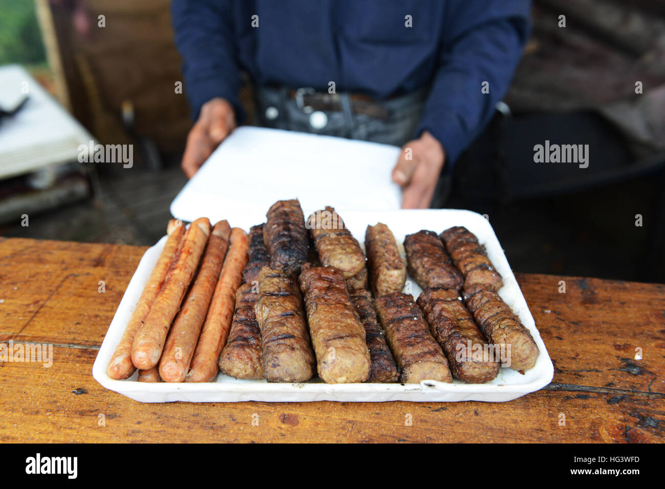 Tradizionale rumena Mititei ( kebab macinata ). Foto Stock