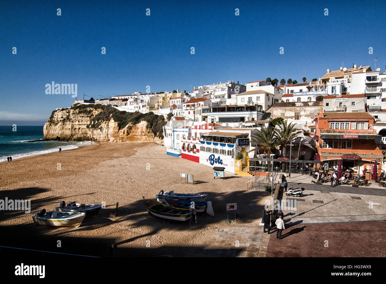 Vista del Monte Carvoeiro, Lagoa, Algarve Portogallo, la spiaggia e la città Foto Stock