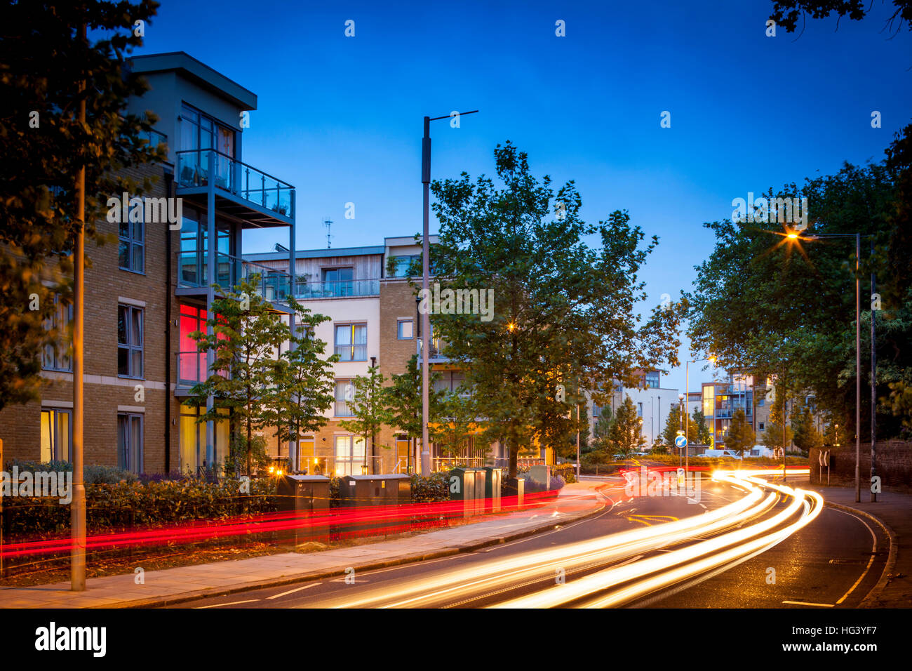 Sandy Lane, Teddington, Regno Unito. Un verde, verde e pittoresco villaggio di atmosfera, con facile accesso al centro di Londra, lungo Foto Stock