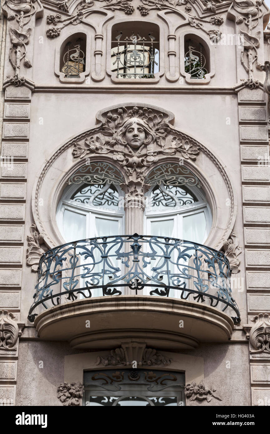 La facciata esterna dettaglio della Casa Ortega (1907), un modernista edificio residenziale a Valencia in Spagna. Foto Stock